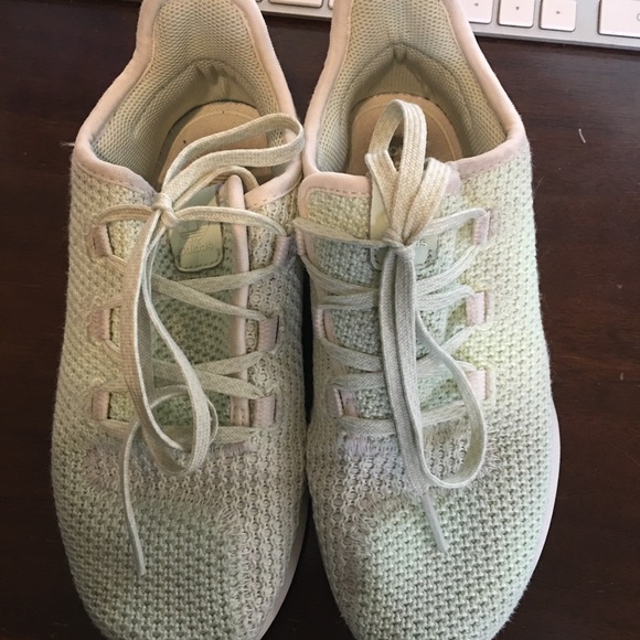 ADIDAS youth runners - Picture 3 of 5